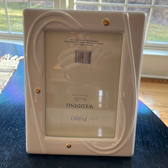 Porcelain White 5x7 photo frame - Picture 1 of 2